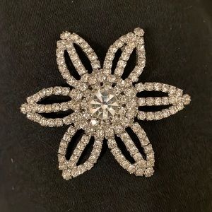 Signed WEISS brooch Rhinestone Starburst VINTAGE